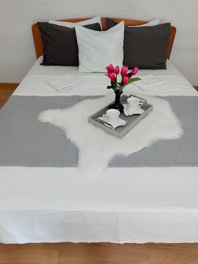 Apartamento Kuca Na Dan Šid Exterior foto